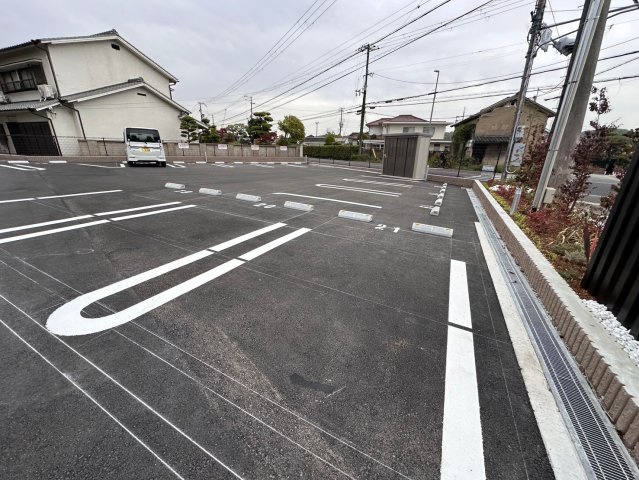 アリュールの駐車場