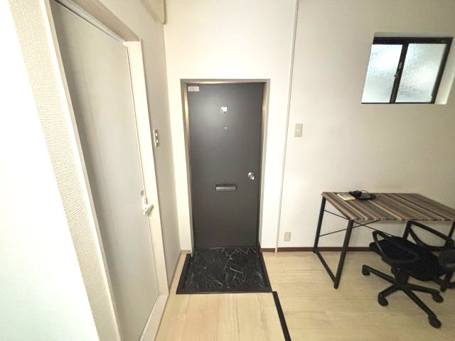岡本ビラの玄関