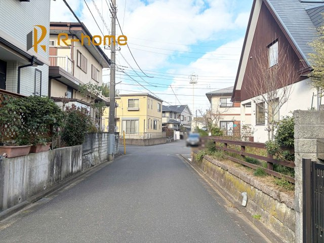 流山市名都借4期　新築戸建て　1号棟の前面道路含む現地写真|『今から見たい！』大歓迎です♪
お気軽にＲ－ｈomeまでお問い合わせください。
