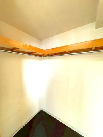 ◆京阪「伏見桃山」駅徒歩７分◆三方角住戸◆収納充実３LDK◆エスリード伏見桃山壱番館の収納|ウォークインクローゼット（洋室７帖）