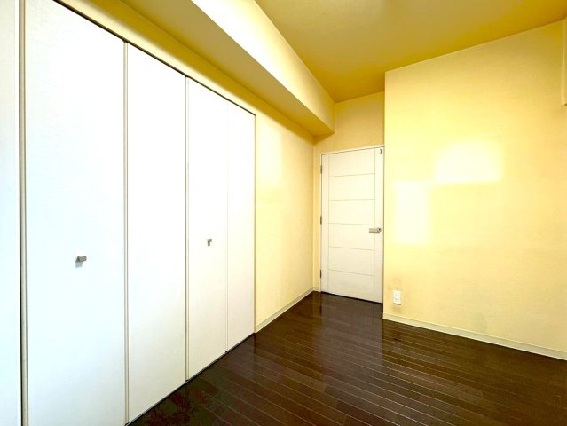 ◆京阪「伏見桃山」駅徒歩７分◆三方角住戸◆収納充実３LDK◆エスリード伏見桃山壱番館の洋室|洋室（５.２帖）