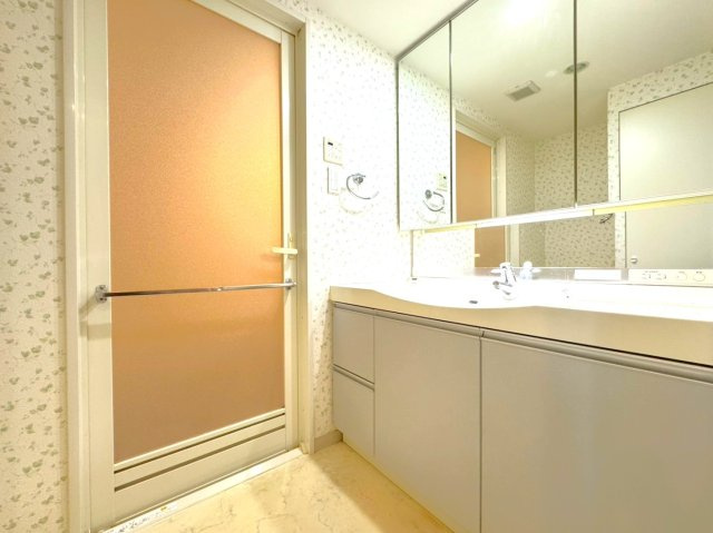 ◆京阪「伏見桃山」駅徒歩７分◆三方角住戸◆収納充実３LDK◆エスリード伏見桃山壱番館の洗面所|洗面