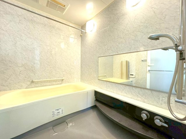 ◆京阪「伏見桃山」駅徒歩７分◆三方角住戸◆収納充実３LDK◆エスリード伏見桃山壱番館の浴室|浴室