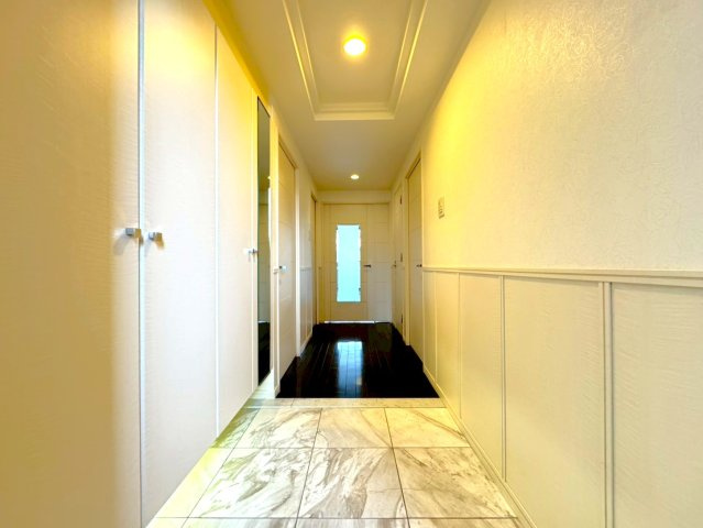 ◆京阪「伏見桃山」駅徒歩７分◆三方角住戸◆収納充実３LDK◆エスリード伏見桃山壱番館の玄関|玄関