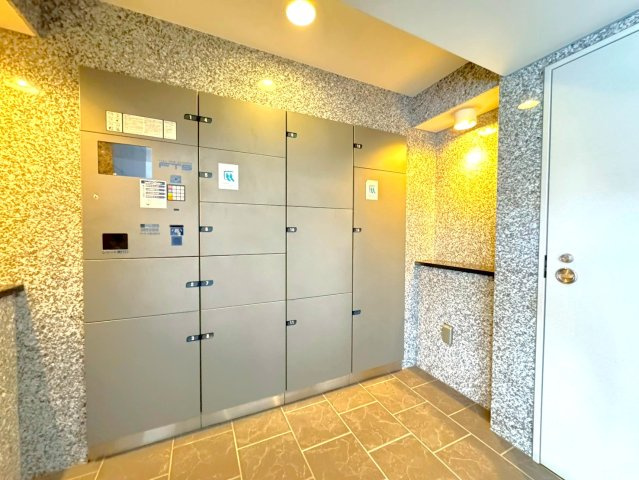 ◆京阪「伏見桃山」駅徒歩７分◆三方角住戸◆収納充実３LDK◆エスリード伏見桃山壱番館のその他共用部分|宅配BOX