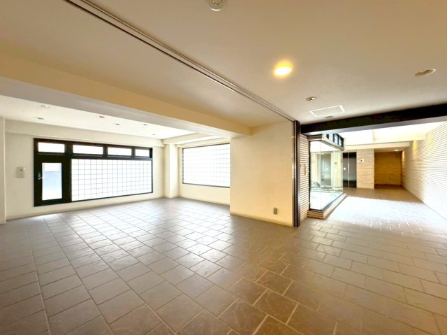 ◆京阪「伏見桃山」駅徒歩７分◆三方角住戸◆収納充実３LDK◆エスリード伏見桃山壱番館のロビー|マンションロビー