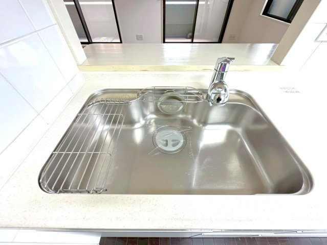 ◆京阪「伏見桃山」駅徒歩７分◆三方角住戸◆収納充実３LDK◆エスリード伏見桃山壱番館のキッチン|キッチン：シンク