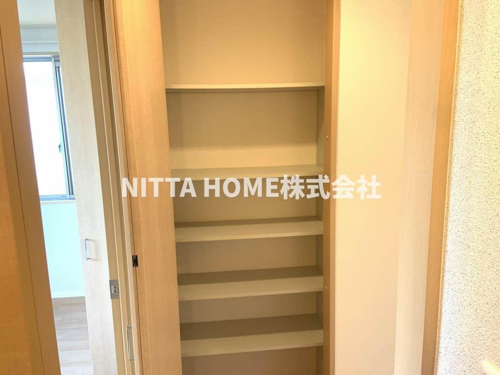 メゾンアークＡのその他|廊下に収納が付いています(#^^#)