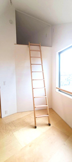 【収納】 | 昭島市東町４丁目　仲介手数料無料 | 小屋根裏収納付きです。