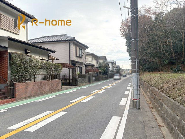 流山市名都借5期　新築戸建て　1号棟の前面道路含む現地写真|『今から見たい！』大歓迎です♪
お気軽にＲ－ｈomeまでお問い合わせください。