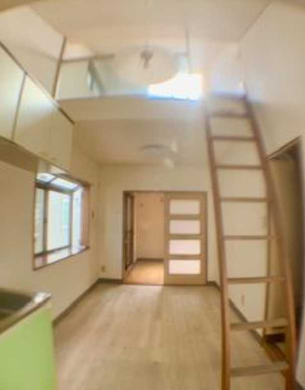 グリンメゾネット　ロフト　角部屋　駅近の居間・リビング