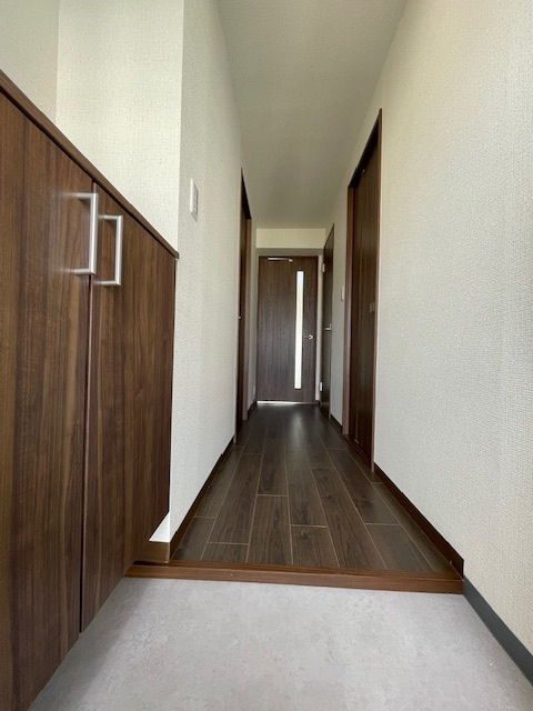 桂川ハイツ２号館の玄関