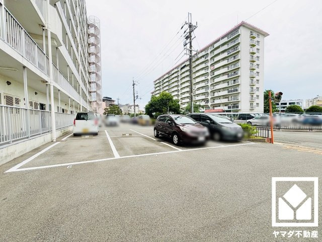 桂川ハイツ２号館の駐車場