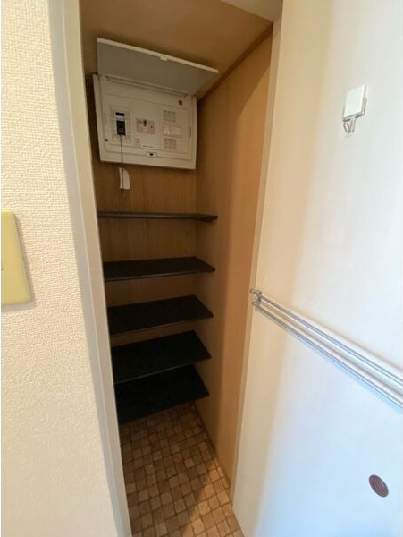 コート新栄の玄関