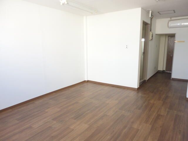 矢野ビルの寝室