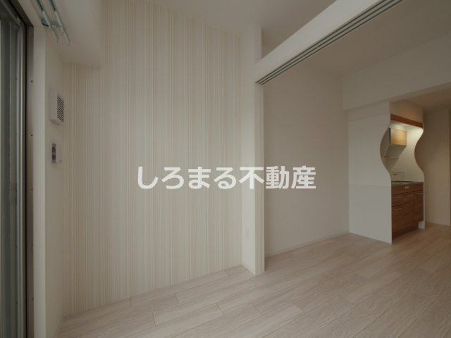 セレニテ夕陽丘エクラの洋室