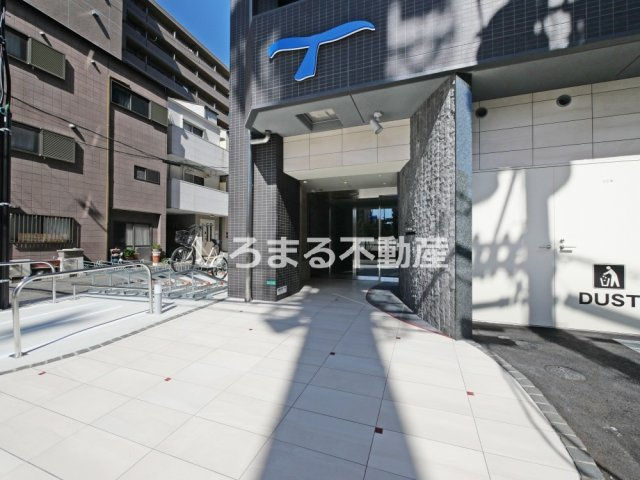 セレニテ夕陽丘エクラのエントランス