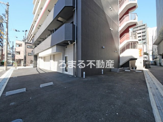 セレニテ夕陽丘エクラの駐車場