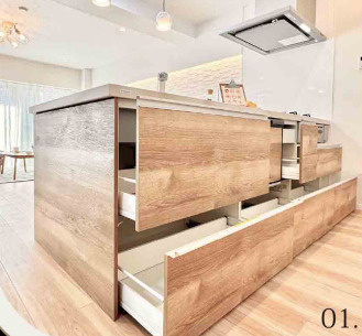 【キッチン】 | サンヴェール東所沢 | かさばる道具もスッキリ収まる全面収納　※施工例