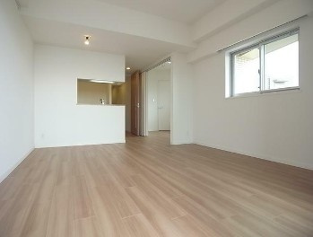 【居間・リビング】 | エミリブ練馬 | 明るい洋室！