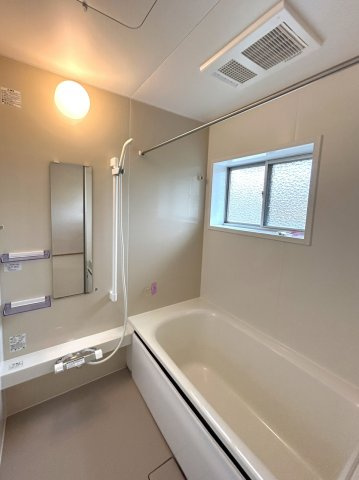 宇高町５丁目　中古住宅の浴室