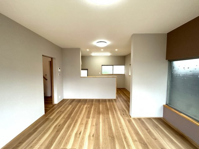 宇高町５丁目　中古住宅の居間・リビング