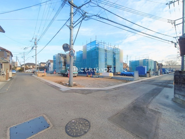 鴻巣市小松1丁目（14区画）　新築一戸建て　01の前面道路含む現地写真|撮影：'26/02/20