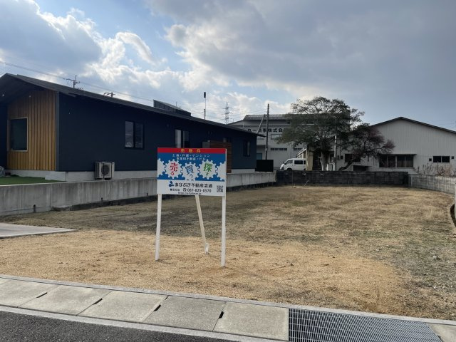綾川町萱原　土地の外観