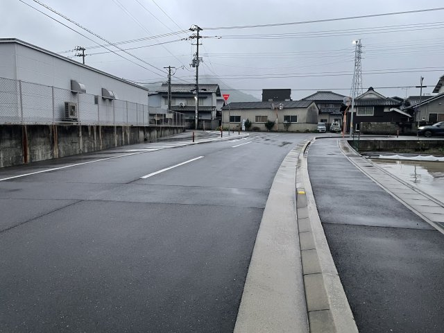 綾川町萱原　土地の周辺