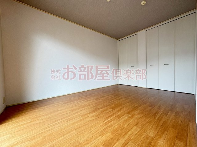 ハピネスさくらの洋室|広々とした洋室です