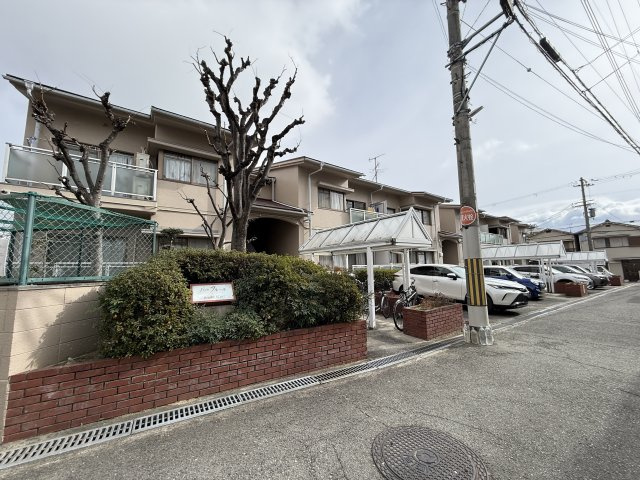 ハイツフルールの外観