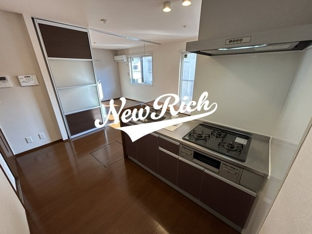 伊勢崎市茂呂町２丁目のアパートの居間・リビング