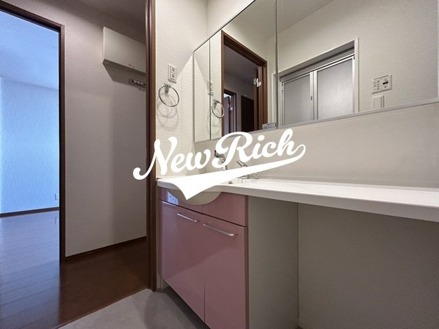 伊勢崎市茂呂町２丁目のアパートの独立洗面台