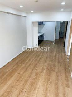 ボナハイツ中川 3号棟の居間・リビング|ドキドキの新生活も、安心してスタート。ぴったりの住まいを見つけませんか？クランディアが一緒に住まい選びをサポートします‼　まずは、お気軽にお問合せください　＃クランディア