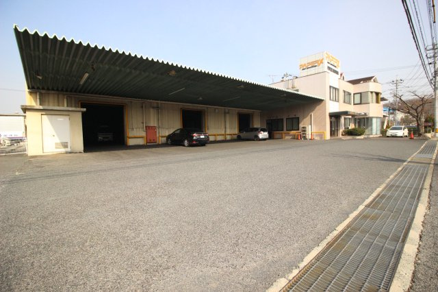 大内田倉庫・事務所の駐車場