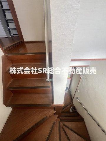 若江西新町４丁目中古戸建の内装|階段は緩やかな為、ストレスやお身体の負担は軽減できます！
