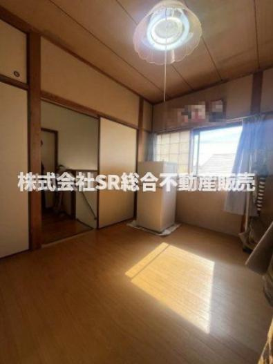 若江西新町４丁目中古戸建の洋室|弊社は、工務店と関係強化を徹底し、世界情勢やナフサショックの影響を受けずに材料確保を行い、納期も遅れることがございませんので、心配ご無用です！お気軽にご相談下さい。