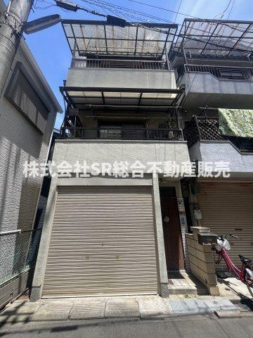 若江西新町４丁目中古戸建の外観|シャッターガレージ付きの4DK。
売主様居住中の為、事前にご予約下さいませ。