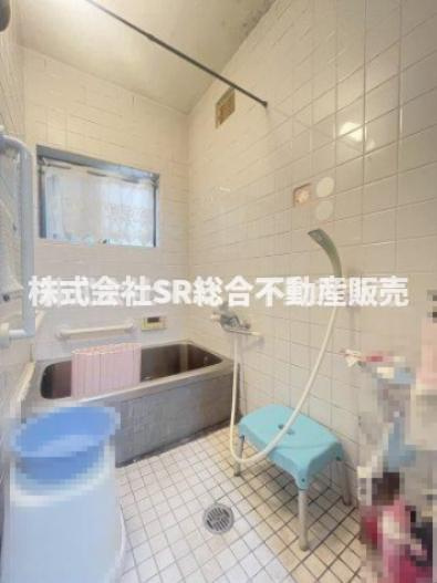 若江西新町４丁目中古戸建の浴室|ゆったり過ごせるお風呂です
大変綺麗にお使いです！