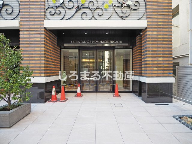 セイワパレス本町東のエントランス