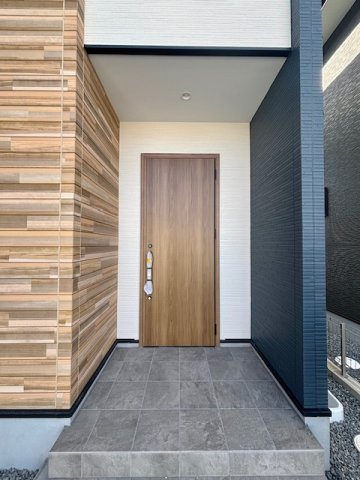 小郡市大保４期１号の玄関