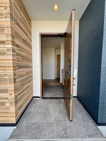 小郡市大保４期１号の玄関