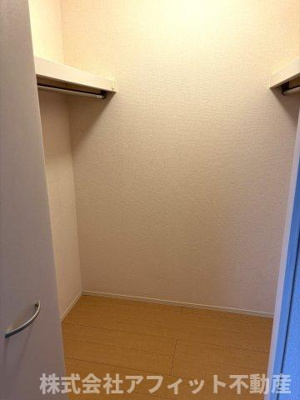 【収納】 | ローゼンシュタット B棟 | ウォークインクローゼット