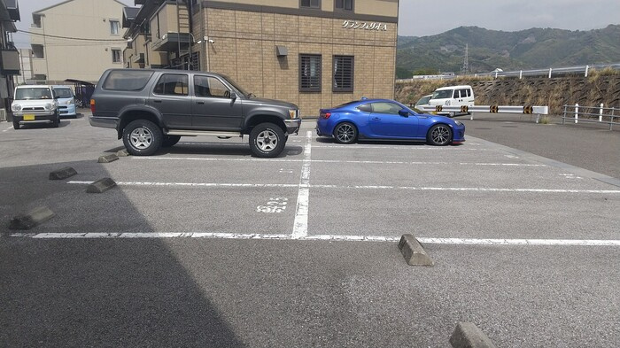 グランフェリオ A棟の駐車場|駐車場