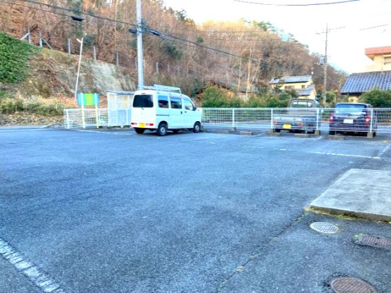 シプレスブレインの駐車場