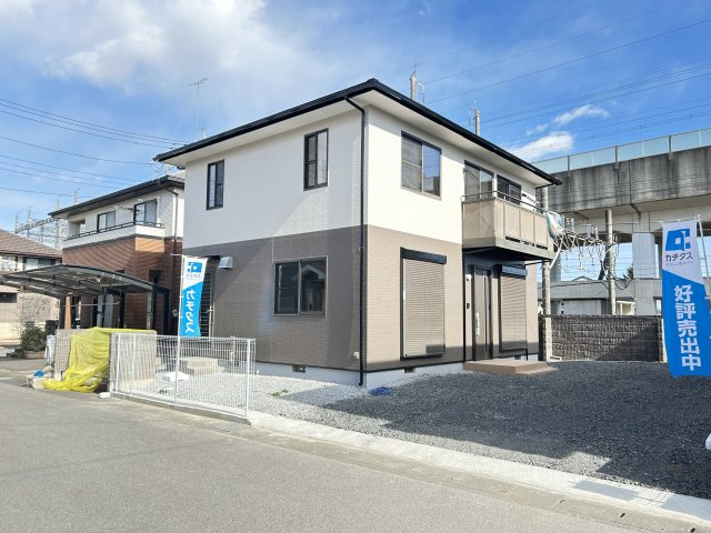 下野市石橋B 中古戸建の外観|〇前面道路〇
前面道路幅が6ｍあることで、陽当たり・風通しも良好♪
見通しも良いので車庫入れが苦手でもスムーズに行えます。
※2026年1月撮影