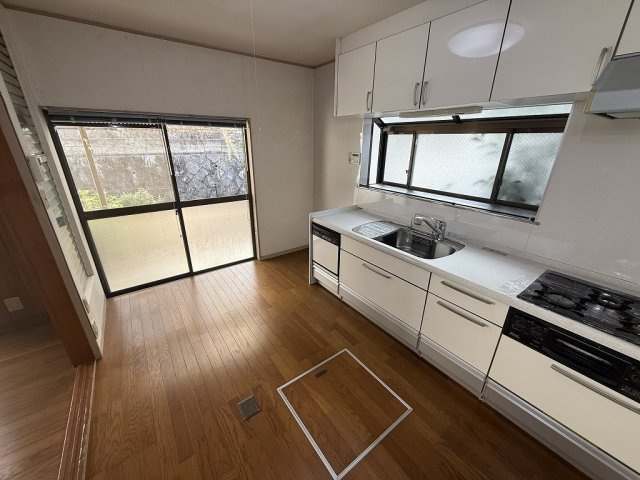 香芝市穴虫戸建のキッチン