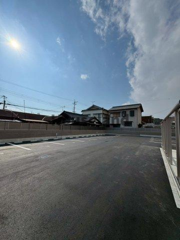 ラフィーネ石本Ⅱの駐車場