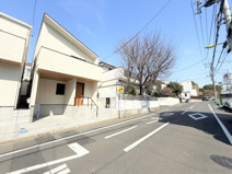 【仲介手数料３3０万円が無料！！】■豪快な吹抜けリビング前には広々バルコニーの画像