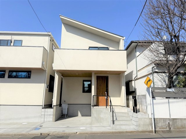 【外観】 | 【仲介手数料３3０万円が無料！！】■豪快な吹抜けリビング前には広々バルコニー | 【諸費用３３０万円ＯＦＦキャンペーン中！】
日本一の家計応援キャンペーン中！
■豪快な吹抜け天井リビング
■南道路面、陽当り良好
■広々バルコニー
■高断熱住宅
■省エネ性能ラベル
■内覧可能